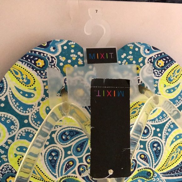 CUTE NEVER WORN FLIPFLOPS - Picture 2 of 3